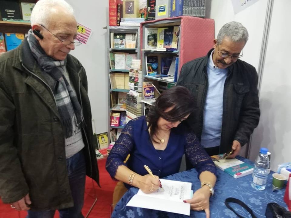 انتصار توقيع كتاب1.jpg