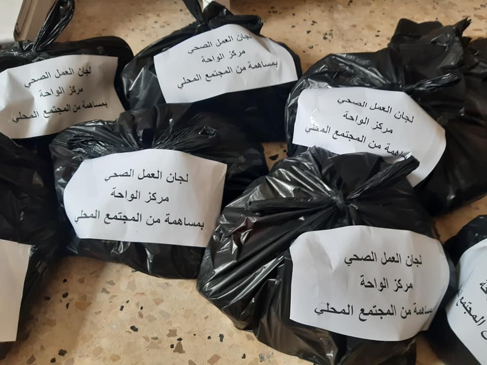 مركز الواحة لذوي الإعاقة يوزع طروداً صحية وغذائية على رواده (2).jpg