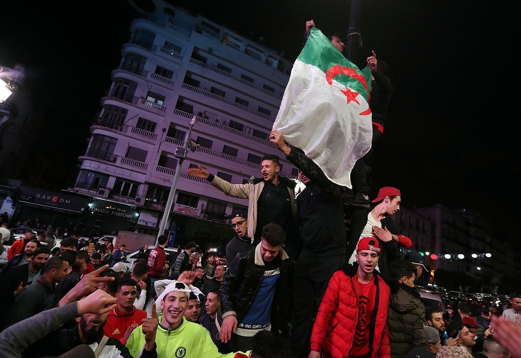 فرحة الجزائرين الجزائر بوتفليقة الحكومة الرئاسة  (3).jpg