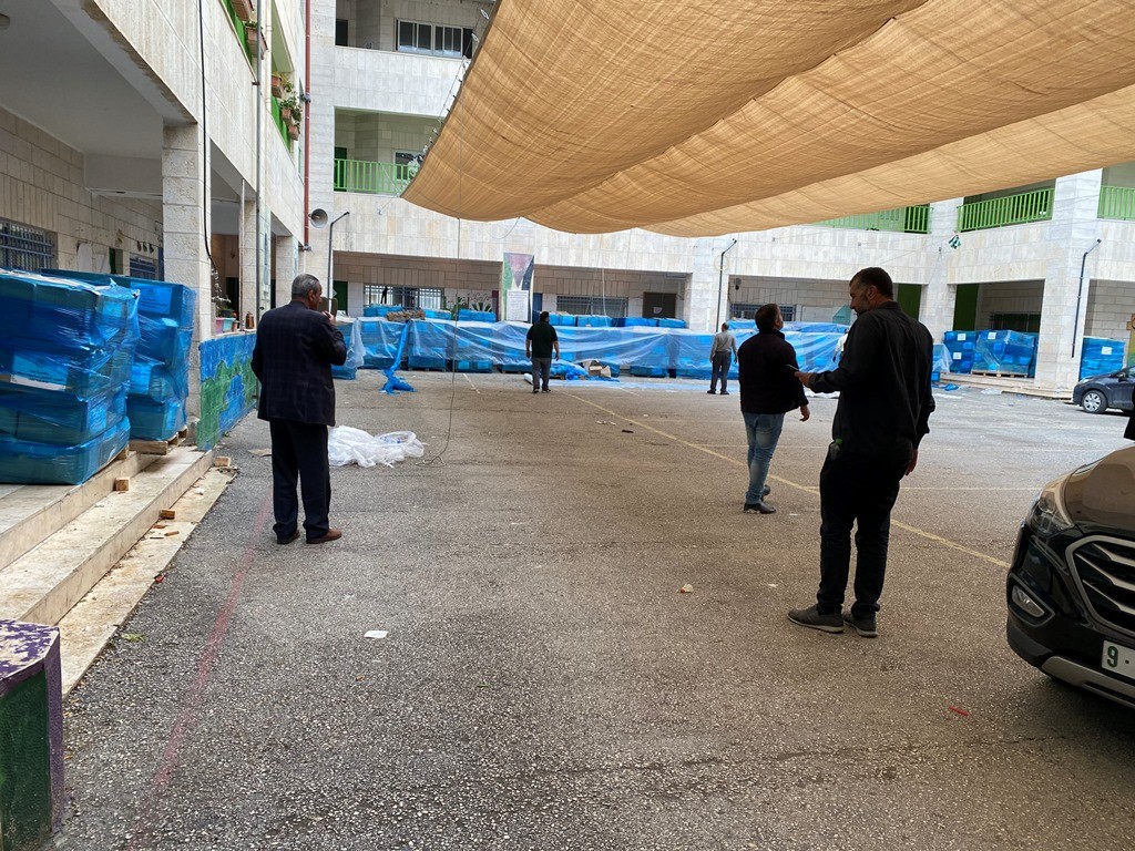 مساعدات محافظات الضفة لبيت لحم.JPG