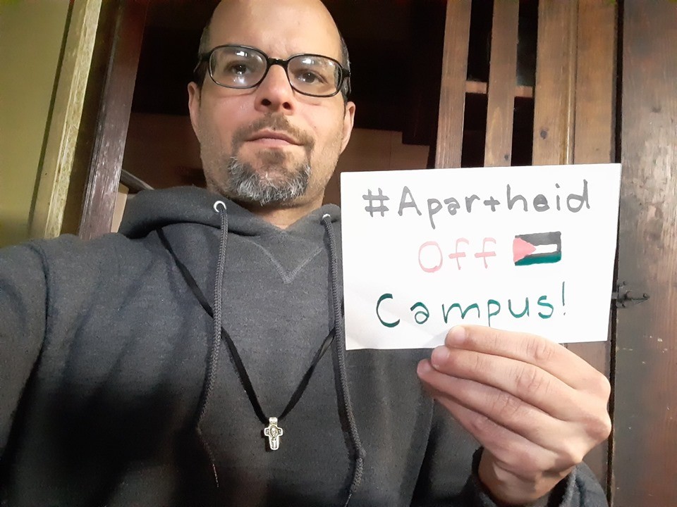 جو كوترون ناشط وصحفي يساري، منسق شبكة صامدون في الولايات المتحدة 1.jpg