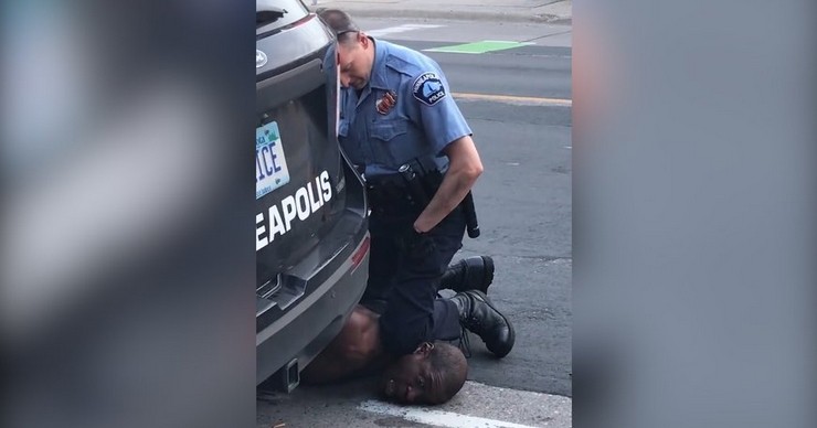 مقتل رجل أسود العنصرية.jpg