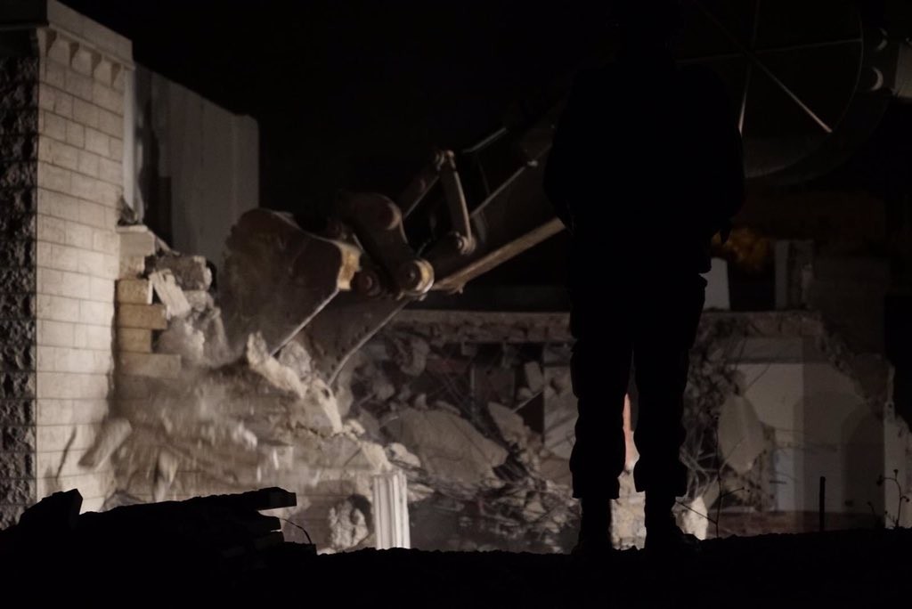 الاحتلال يهدم منزل الأسير عاصم البرغوثي في كوبر (4).jpg