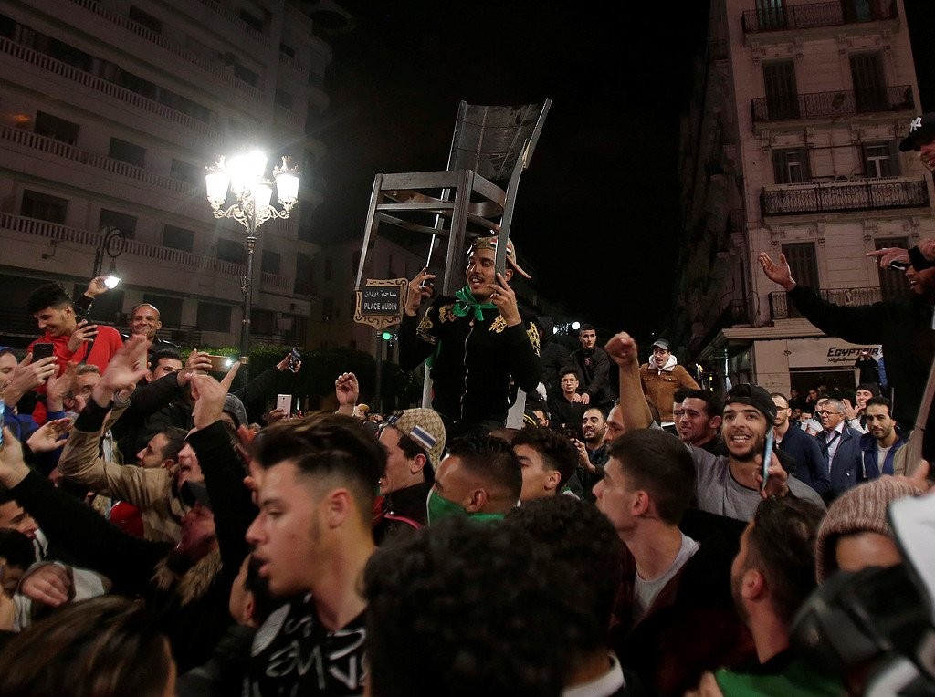 فرحة الجزائرين الجزائر بوتفليقة الحكومة الرئاسة  (1).jpg