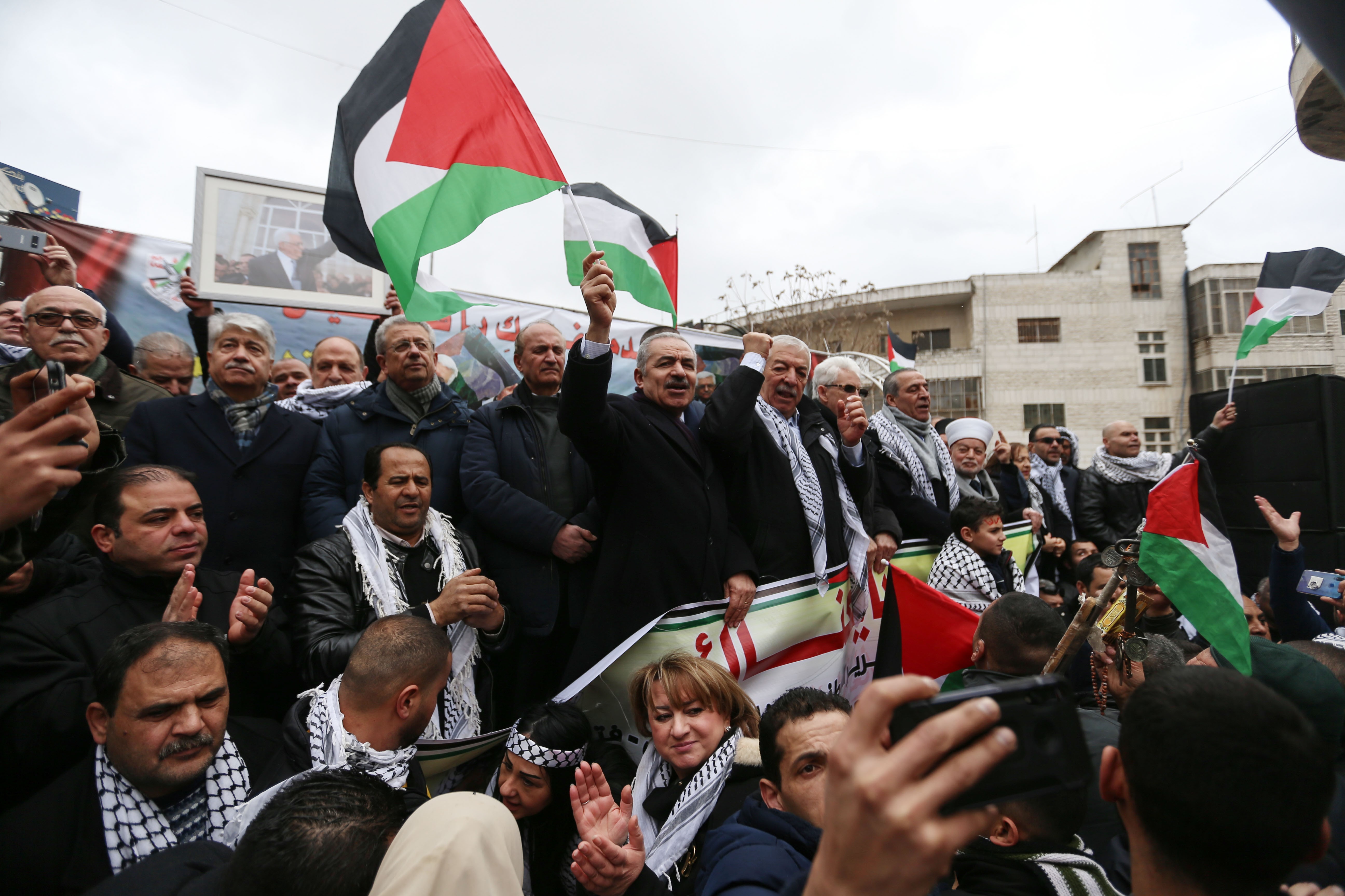 اشتية في رام الله.jpg