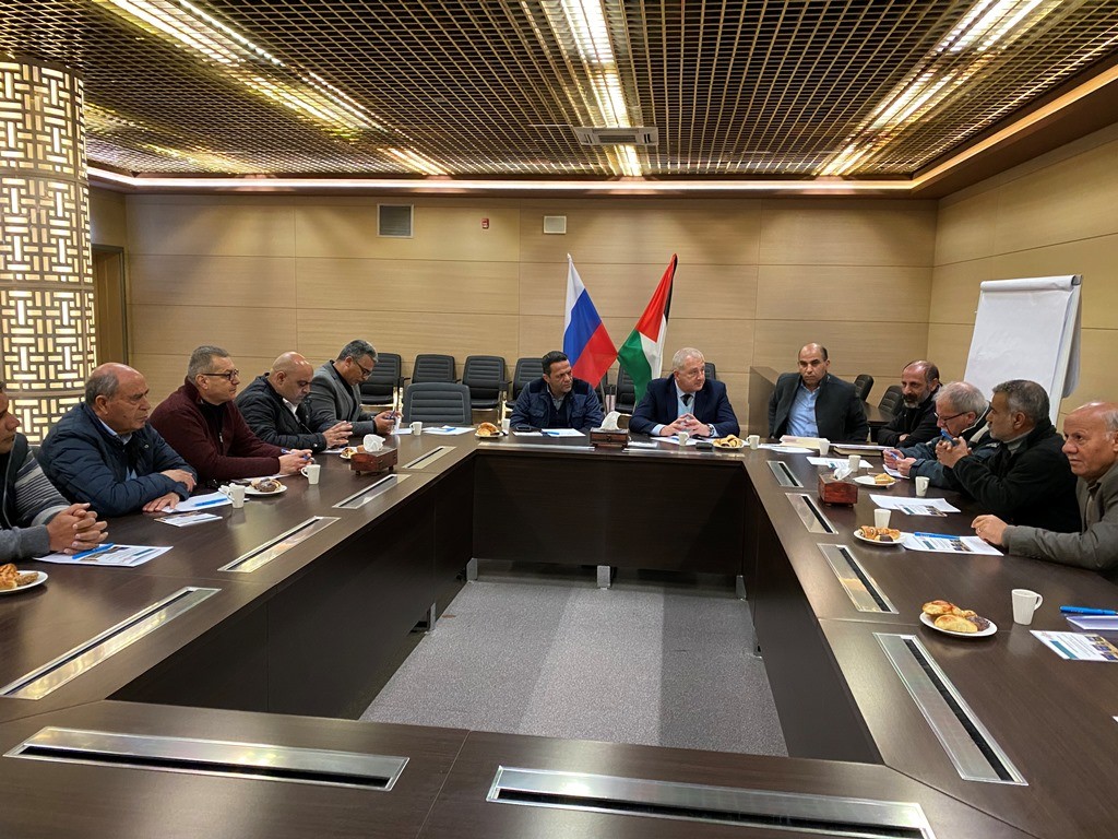 خلال لقاء مع السفير الروسي (7).JPG