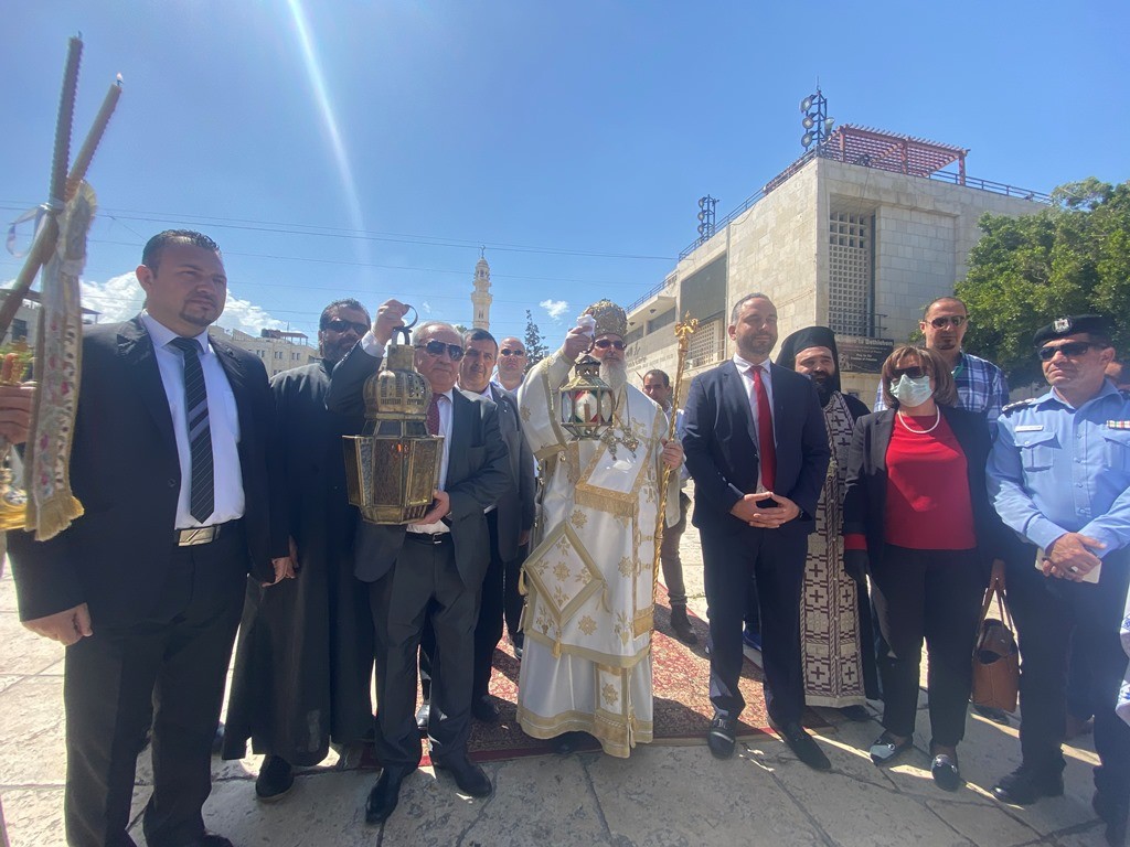 استقبال النور المقدس في بيت لحم.JPG