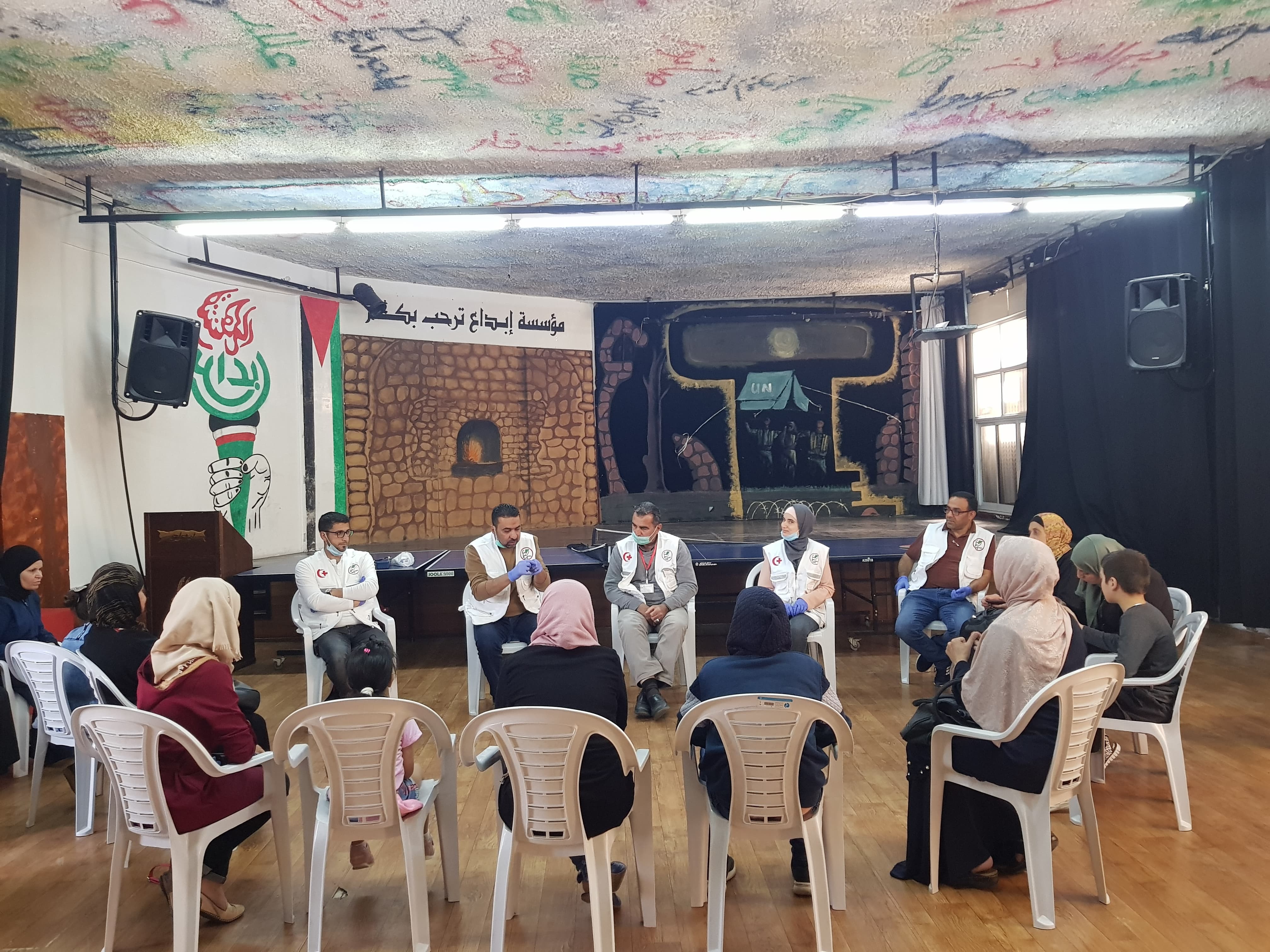 لجان العمل الصحي ومركز إبداع ينظمان لقاءات توعوية لأهالي الأطفال مرضى السكري ولكبار العمر من مرضى السكري (3).jpg