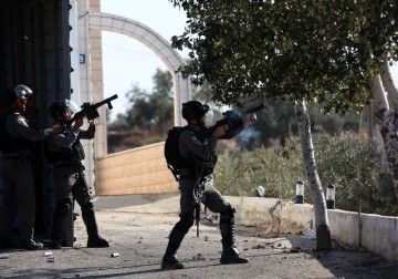 مواجهات بين الشبان وجنود الاحتلال في قصرة جنوب نابلس