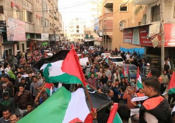 خانيونس.. مسيرة جماهيرية للمُطالبة بضرورة الإسراع في انهاء الانقسام