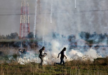 2 فبراير 2018: مواجهات بين الشبان وقوات الاحتلال على نقاط التماس بين قطاع غزة والأراضي المحتلة عام 48
