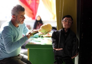فنان فلسطيني يصنع دمى "الماريونيت"