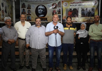 غزة: وقفة تضامنية مع الأسرى في سجون الاحتلال أمام مقر الصليب الأحمر