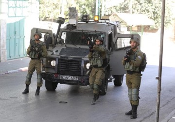 قوات الاحتلال تقتحم منطقة باب الزاوية وسط مدينة الخليل