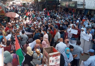 وقفة احتجاجية ضد تقليصات وكالة الغوث بالمحافظة الوسطى