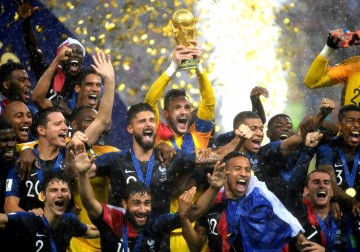 فرنسا تتوَّج بكأس مونديال روسيا