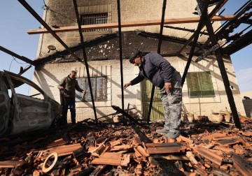 مستوطنون يحرقون منزلًا ومركبة في بلدة ترمسعيا قرب رام الله