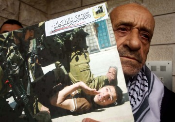 الخليل: وقفة تضامنية مع الأطفال الأسرى في سجون الاحتلال