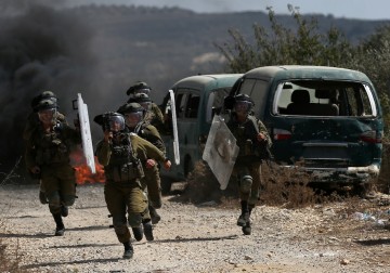 مواجهات بين الشبان وجنود الاحتلال خلال مسيرة كفر قدوم الأسبوعية