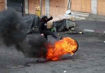 مواجهات بين المتظاهرين وقوات الاحتلال في الخليل