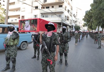 غزة: الشعبيّة تنظّم جنازة عسكرية وفاءً لرفيقها المقاتل تامر الكيلاني