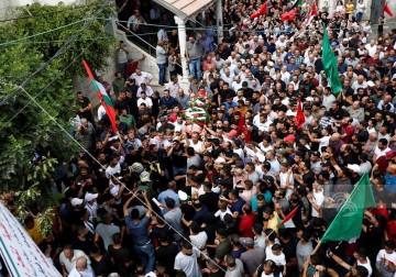 تشييع جثمان الشهيد مهدي لدادوة في قرية المزرعة الغربية