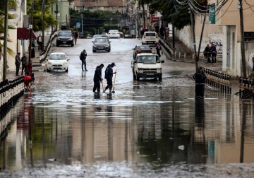 آثار المنخفض الجوي الأوّل على غزة هذا الشتاء