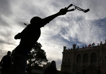 مواجهات الغضب تتواصل لليوم السادس