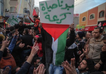 الآلاف في مخيم جباليا يخرجون احتجاجاً على سوء الأوضاع الاقتصادية