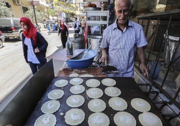 قطايف وحلويات رمضان في مخيم برج البراجنة