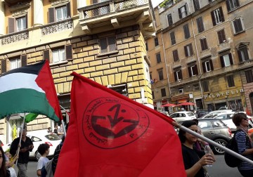 الآلاف يخرجون في روما رفضًا لنقل السفارة الأمريكية للقدس