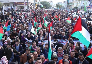 التجمع الديمقراطي الفلسطيني يفتتح باكورة فعالياته بمسيرة بالآلاف جابت شوارع الضفة وغزة