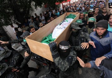 تشييع 6 شهداء من القسام ارتقوا بتفجير وسط القطاع