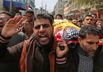 غزة تودّع الشهيد الصيّاد إسماعيل أبو ريالة