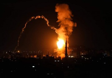 الاحتلال يشن سلسلة غارات عنيفة على قطاع غزة 