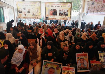 26 فبراير 2018 - جانب من اعتصام أهالي الأسرى الأسبوعي أمام مقر اللجنة الدولية للصليب الأحمر في غزة