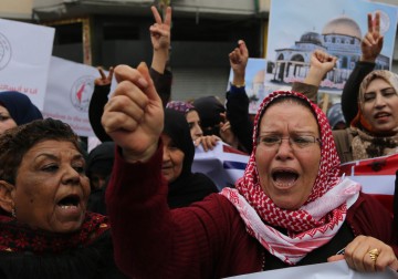 اتحاد لجان المرأة الفلسطينية ينظم مسيرة حاشدة نُصرة للقدس