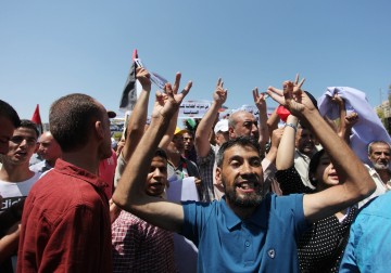 وقفة في ساحة السرايا للمطالبة برفع العقوبات عن غزة