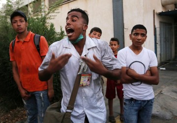 شهيدان وعشرات الإصابات في جمعة "لغزة الحرية والحياة"