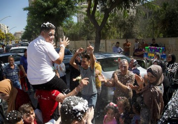 فرحة طلاب الثانوية العامة بالنجاح في الضفة وغزة 