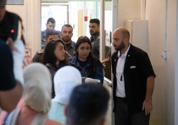 الأسيرة لمى غوشة اثناء عرضها على محكمة الاحتلال في القدس