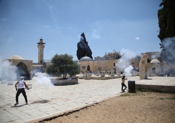 يوم ساخن في المسجد الأقصى.. 