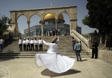 القدس - عرض كشفي في البلدة القديمة وصولا للمسجد الأقصى بمناسبة االإسراء و المعراج.