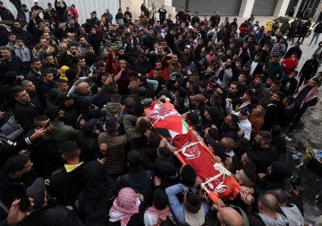 مُخيّم الدهيشة يودّع الرفيق عمرو الخمور