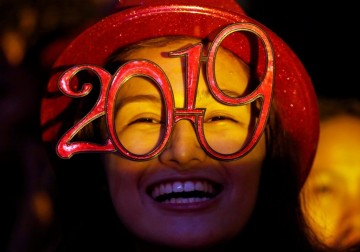 العالم يستقبل 2019