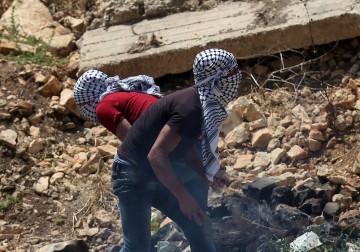 جيش الاحتلال يقمع مسيرات الضفة