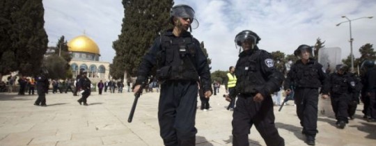 أرشيف: شرطة الاحتلال تقتحم باحات قبة الصخرة