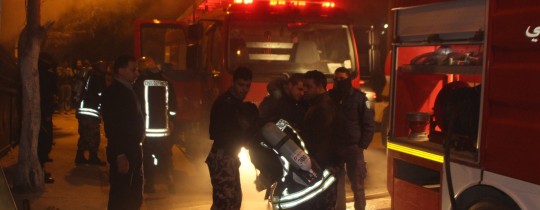 مجهولون يحرقون محل تجاري بخانيونس جنوب القطاع