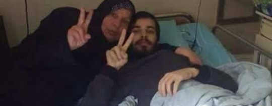 والدة أنس شديد مع ابنها