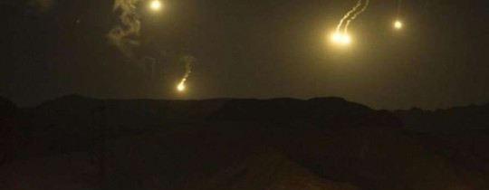 الاحتلال يطلق النار وقنابل الإضاءة شرقي خانيونس